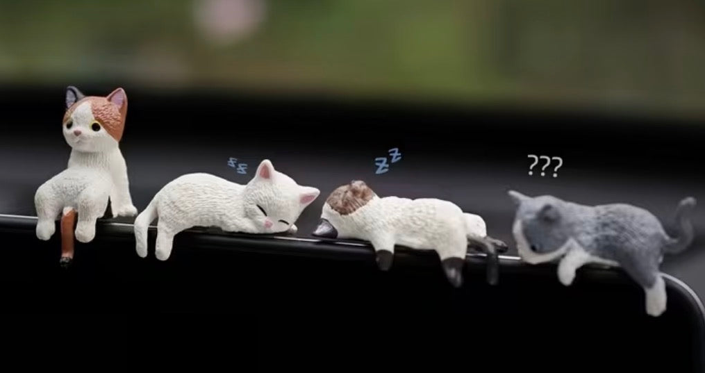 Cute Cat Mini Decor Set of 4 – Car Dashboard, Desk & Computer Cartoon Figurines